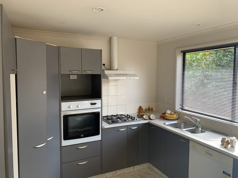 3 Kingroyal Lane, Hamilton East, Hamilton - Carousel 2