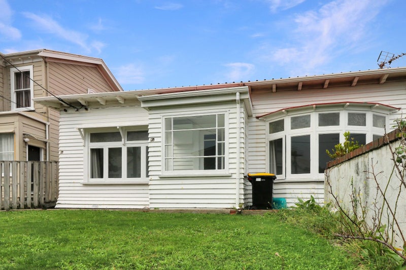8 Levy Street, Mount Victoria, Wellington - Carousel 1