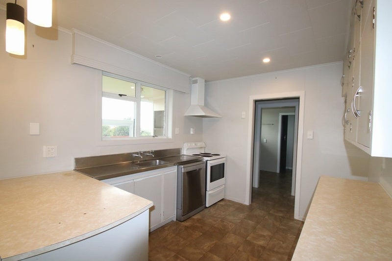 90 Pembroke Road West, Pembroke, Stratford - Carousel 2