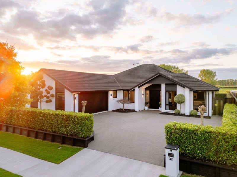 32 Helen June Avenue, Flagstaff, Hamilton - Carousel 1