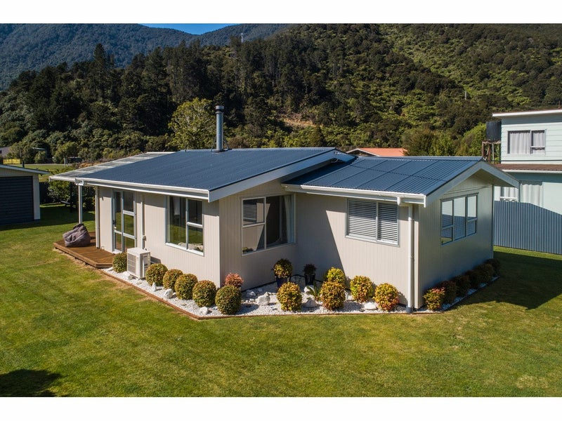 20 Renata Road, Ōkiwi Bay - Carousel 1