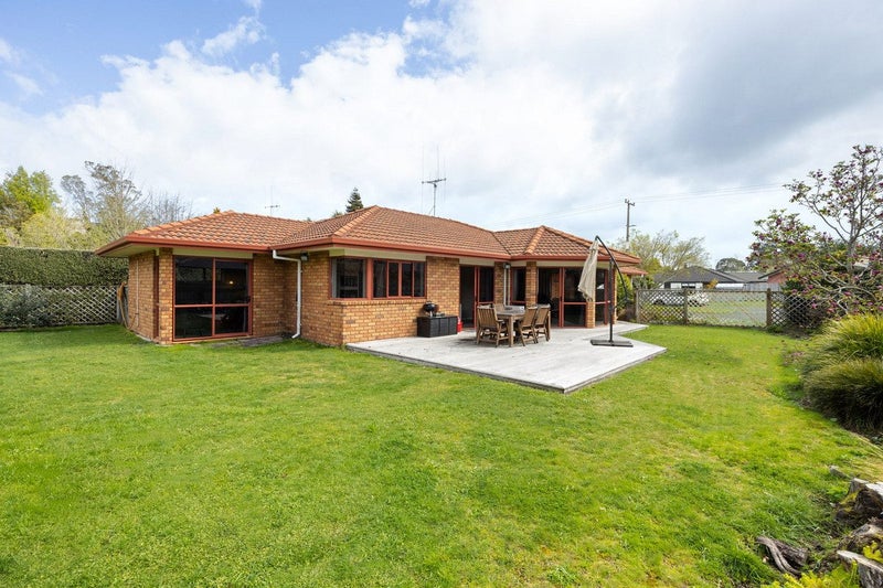 6 Bronte Place, Leamington, Cambridge - Carousel 1