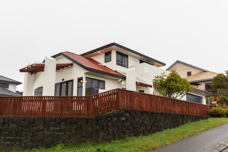 4 White Pine Avenue, Woodridge, Wellington - Carousel 1