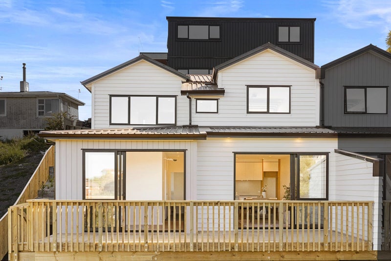 905D East Coast Road, Northcross, Auckland - Carousel 1