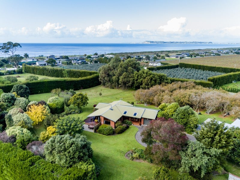 14 Scarrott Road, Bay View, Napier - Carousel 1