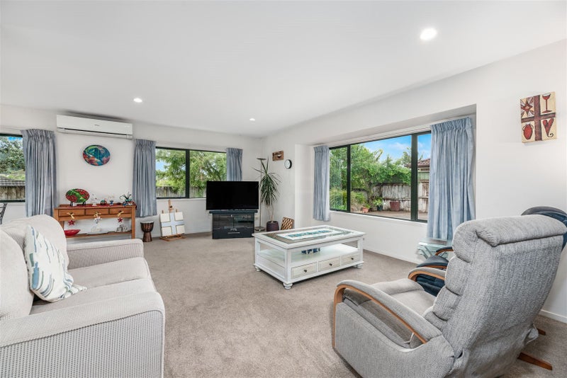 9 Zeus Avenue, Henderson, Auckland - Carousel 2