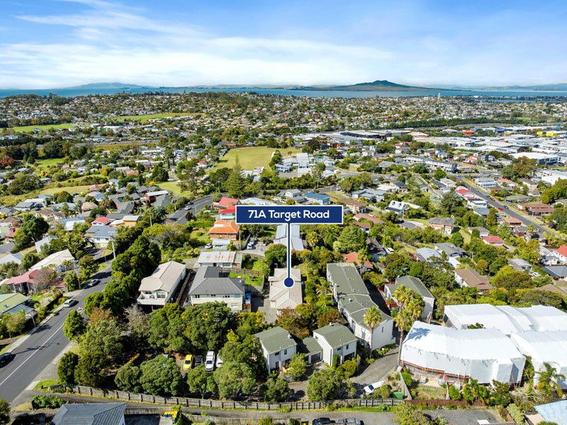 71A Target Road, Totara Vale, Auckland - Carousel 2
