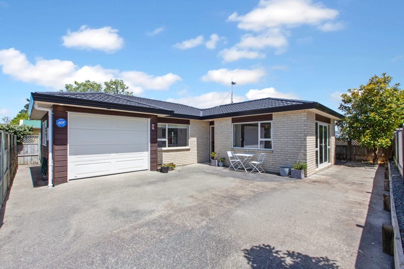 9B Pinkerton Grove, Newlands, Wellington - Carousel 1