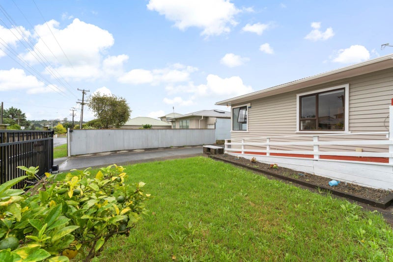 3 Mawney Road, Henderson, Auckland - Carousel 2
