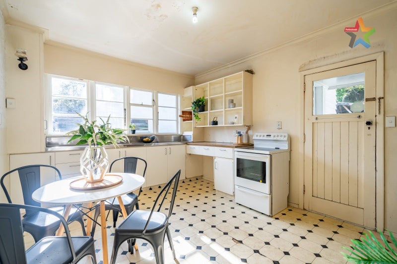 127 Stokes Valley Road, Stokes Valley, Lower Hutt - Carousel 2