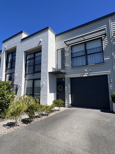 98 Matairangi Avenue, Totara Heights, Auckland - Carousel 1