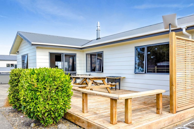 53 Denmark Terrace, Midhirst - Carousel 1
