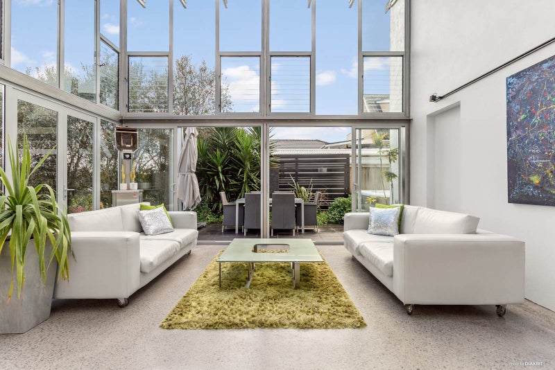 2/484 East Coast Road, Windsor Park, Auckland - Carousel 2