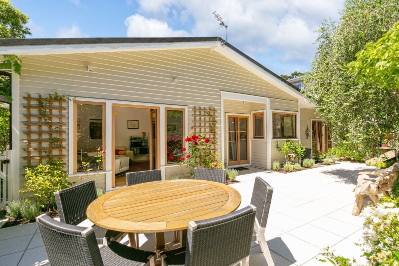 60 Glen Road, Kelburn, Wellington - Carousel 1