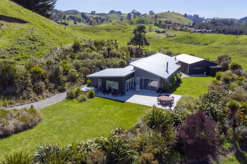 550 Whangamata Road, Taupo - Carousel 1