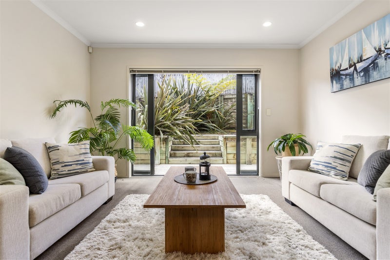 18 Verdale Circle, Glen Eden, Auckland - Carousel 2