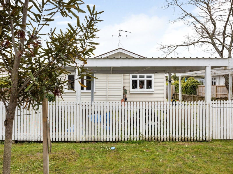 45 Brookfield Street, Hamilton East, Hamilton - Carousel 1