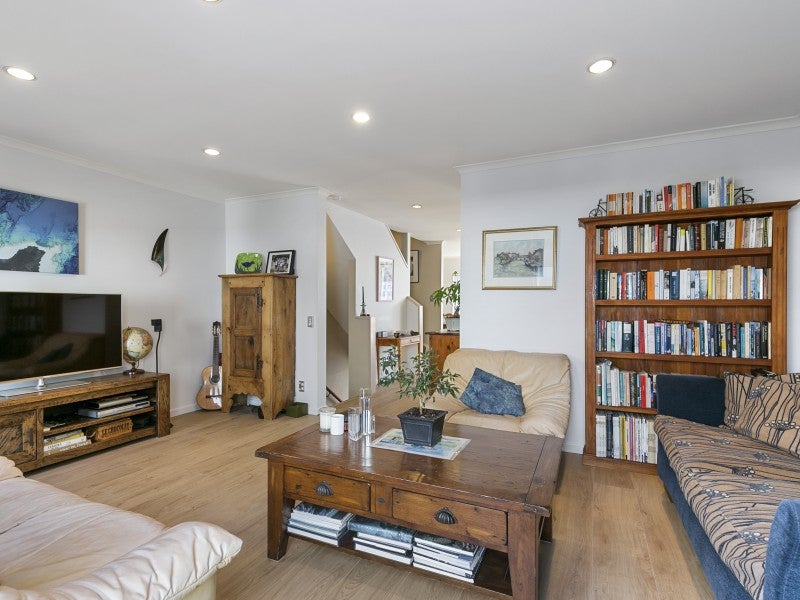 2/15 Roxburgh Street, Mount Victoria, Wellington - Carousel 2