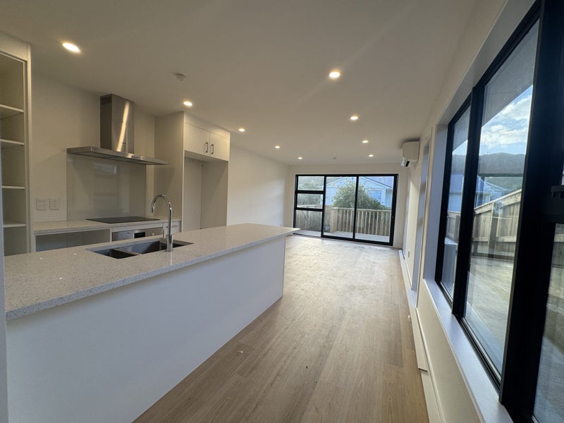 35A Handyside Street, Tawa, Wellington - Carousel 2