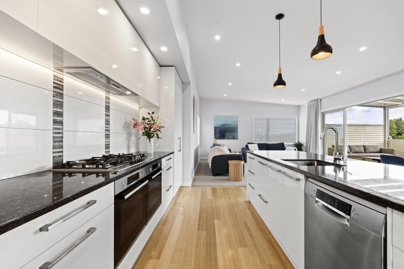 2 Fern Lane, Whalers Gate, New Plymouth - Carousel 1