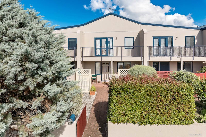 2/11 John Jennings Drive, Oteha, Auckland - Carousel 1