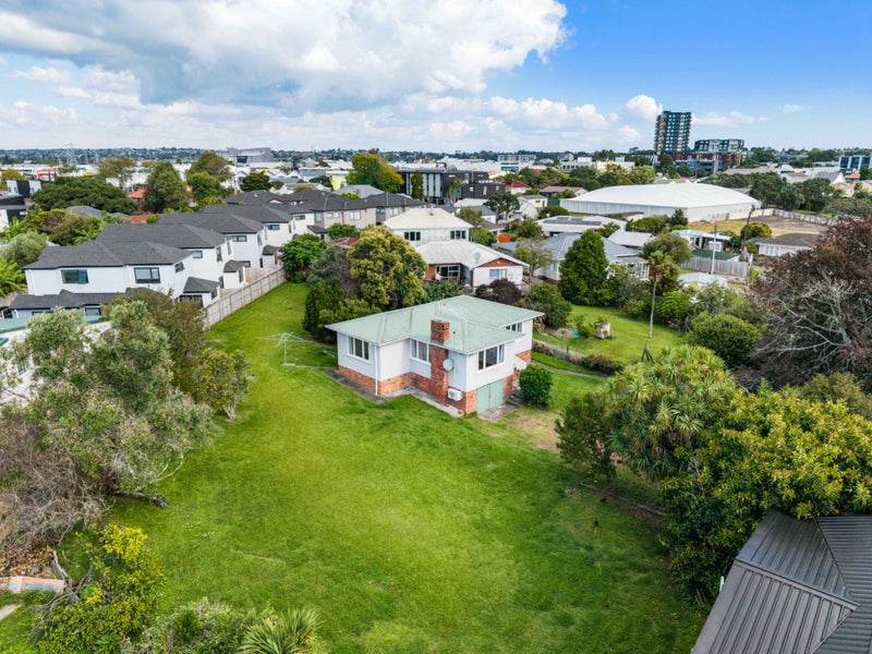 27 Reid Road, New Lynn, Auckland - Carousel 2