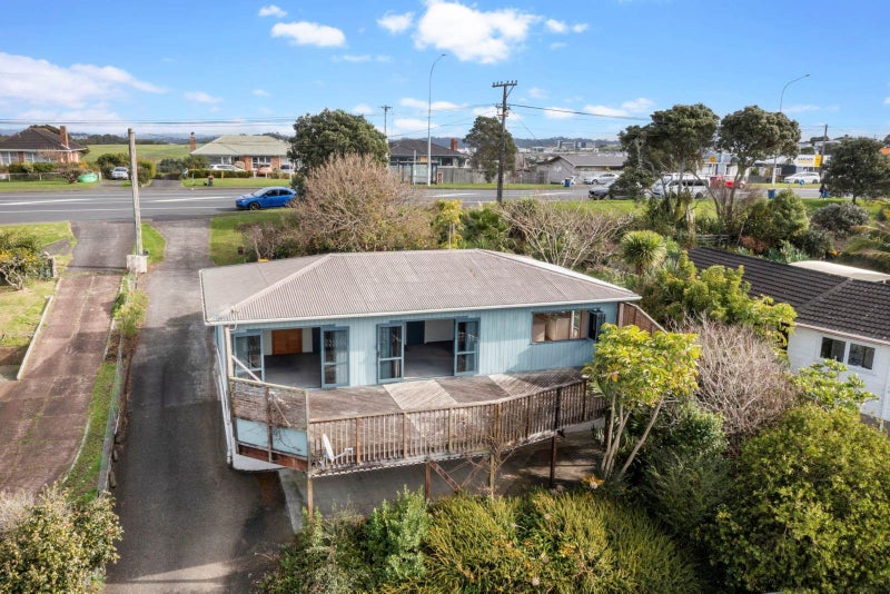 1/547 East Coast Road, Browns Bay, Auckland - Carousel 1