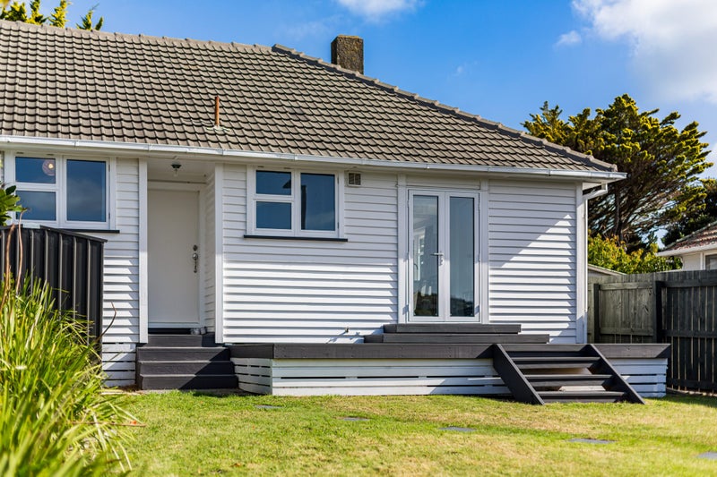 90 Main Road, Titahi Bay, Porirua - Carousel 1