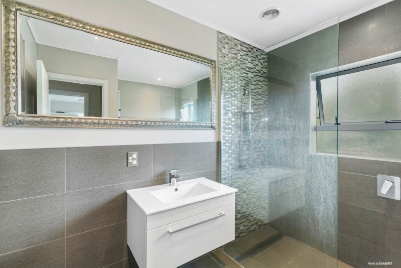 2/53 Church Street, Northcote Point, Auckland - Carousel 2