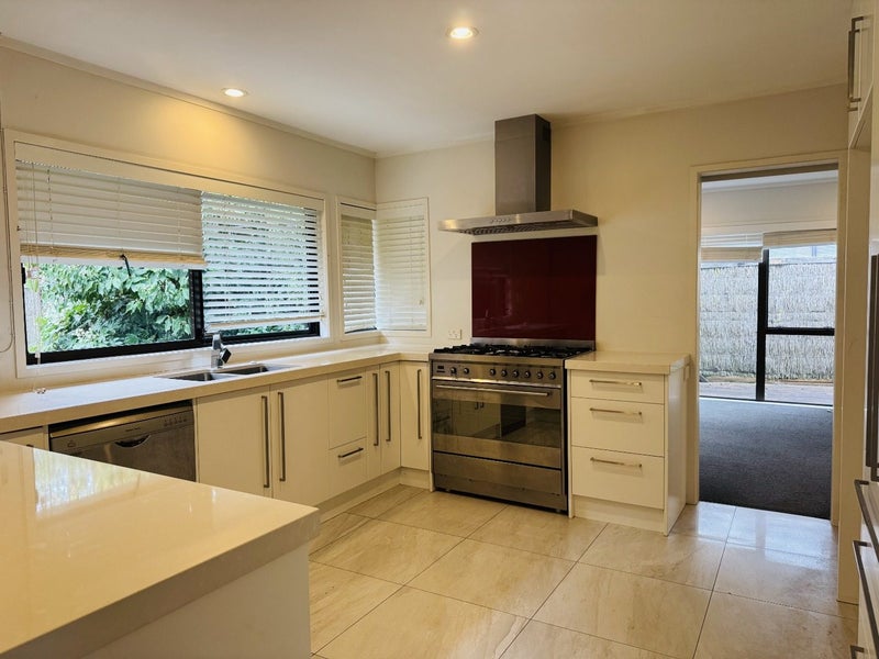 27 Northpark Avenue, Northpark, Auckland - Carousel 2