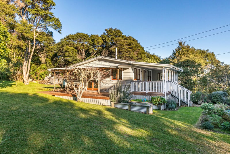 7 Valley Road, Omiha, Waiheke Island - Carousel 2