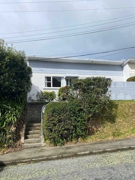 1B Hollies Crescent, Johnsonville, Wellington - Carousel 1