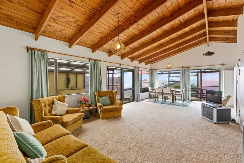 96 Omaha Drive, Omaha - Carousel 2