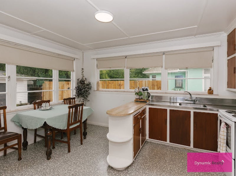 166 Botanical Road, Takaro, Palmerston North - Carousel 2