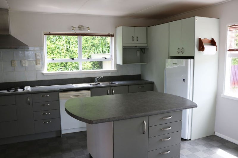 29 Magnolia Grove, Maungaraki, Lower Hutt - Carousel 2