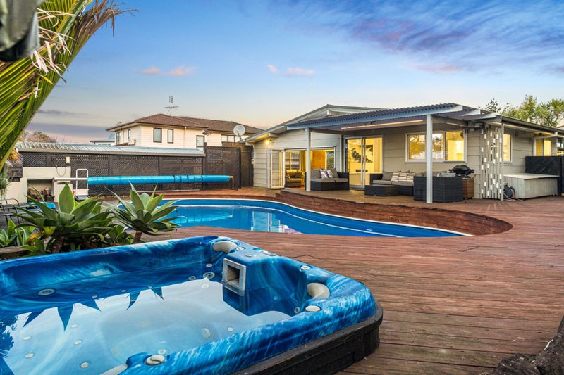 13 John Shaw Drive, Saint Johns, Auckland - Carousel 1