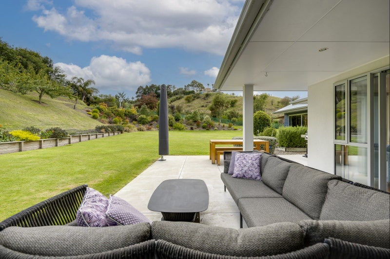 143 Kent Terrace, Taradale, Napier - Carousel 1