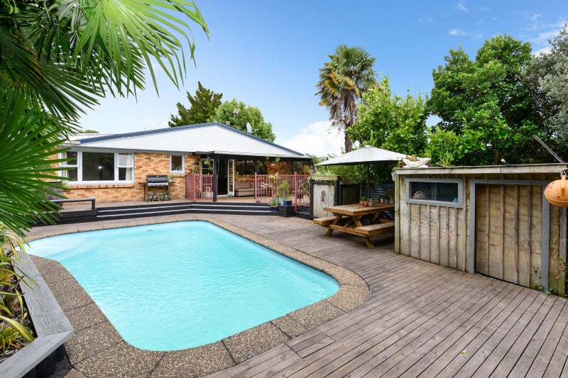 93 Storey Avenue, Forest Lake, Hamilton - Carousel 1