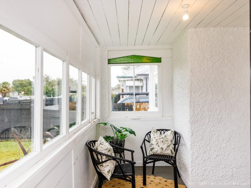 9 Chelwood Street, Takaro, Palmerston North - Carousel 2