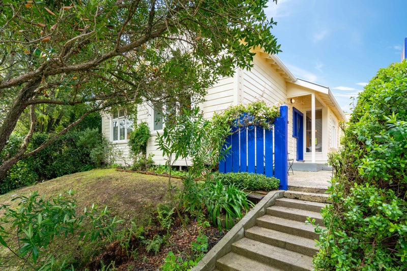 8 Gillespie Street, North East Valley, Dunedin - Carousel 1