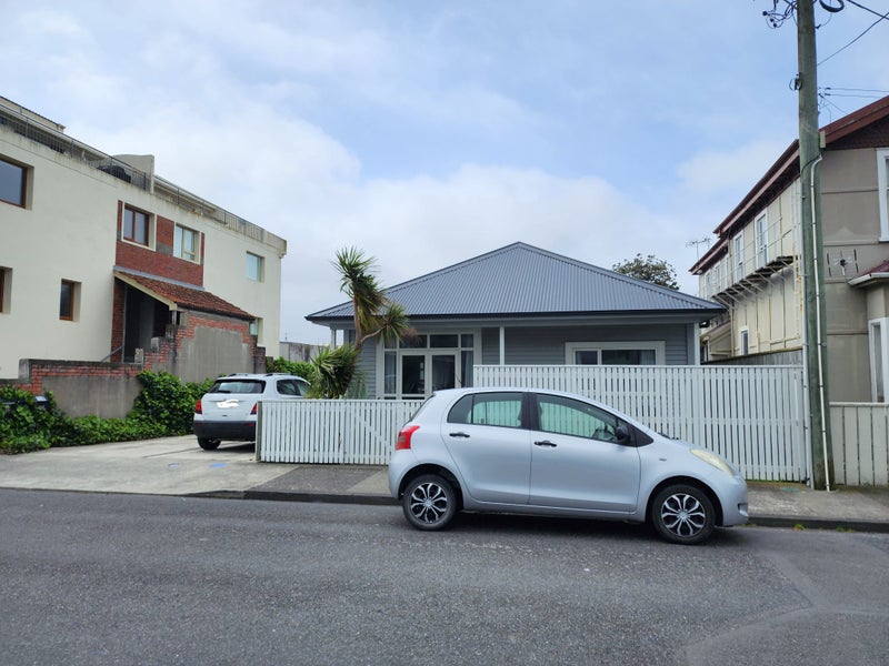 36 Bay Street, Petone, Lower Hutt - Carousel 2