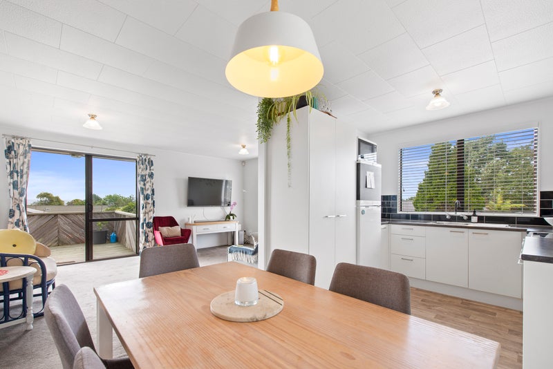 16 Bronte Place, Owhata, Rotorua - Carousel 1