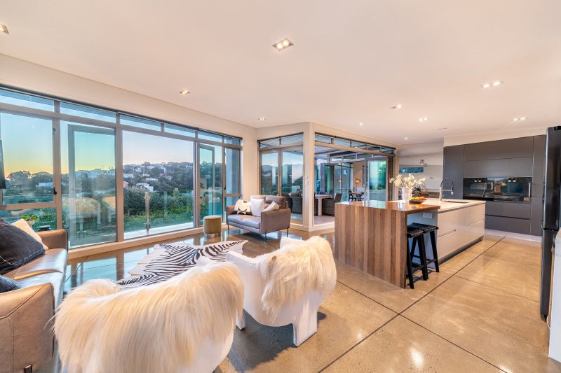 32 Roys Road, Plimmerton, Porirua - Carousel 2