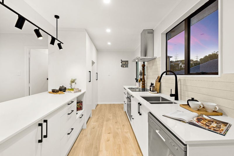 11 Halloran Place, Massey, Auckland - Carousel 2