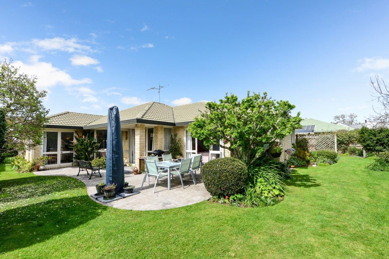 5 Farnah Green, Flagstaff, Hamilton - Carousel 1