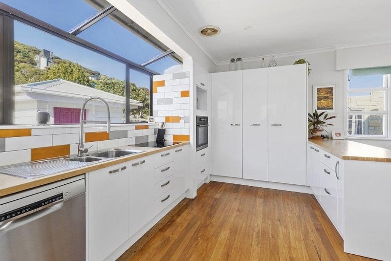 58 Airlie Road, Plimmerton, Porirua - Carousel 2