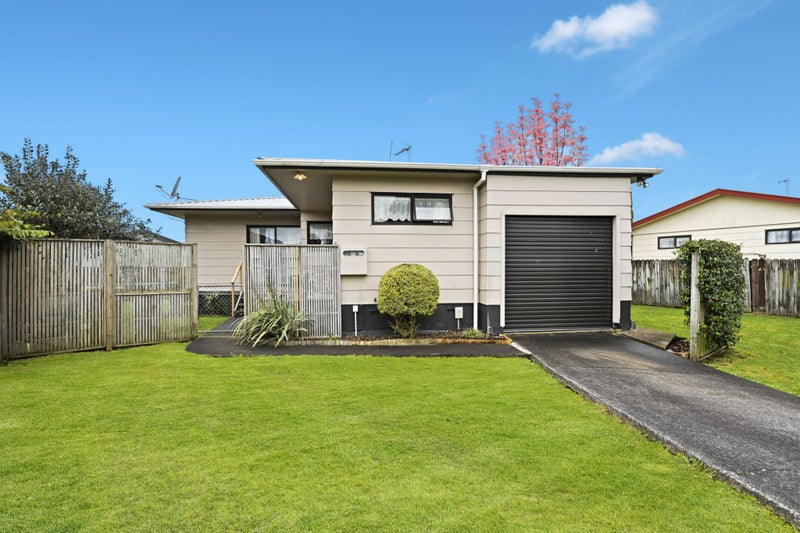 9 Lloyd Drive, Nawton, Hamilton - Carousel 1