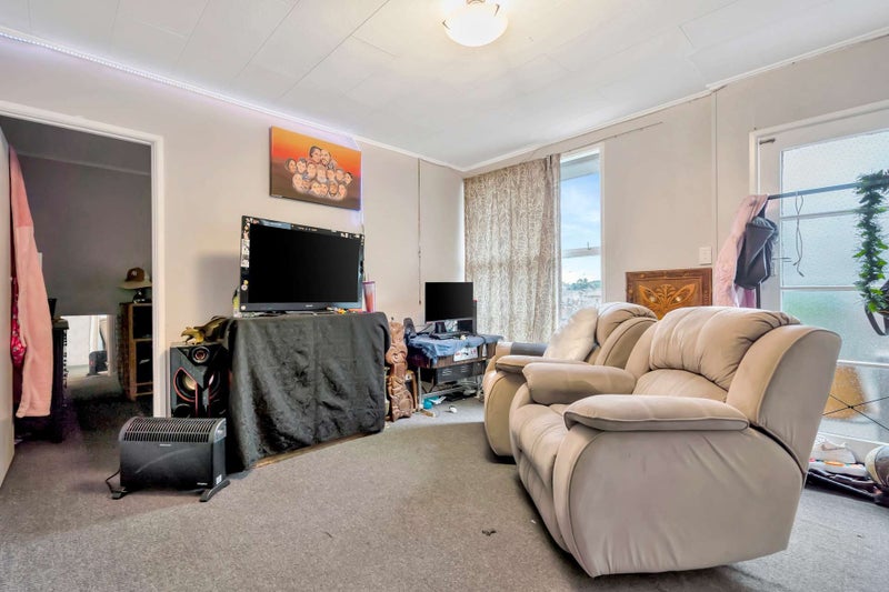 69 Friesian Drive, Mangere, Auckland - Carousel 2