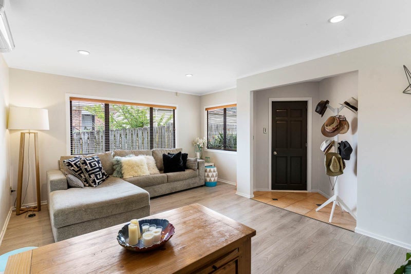 2/70 Howe Street, Howick, Auckland - Carousel 2