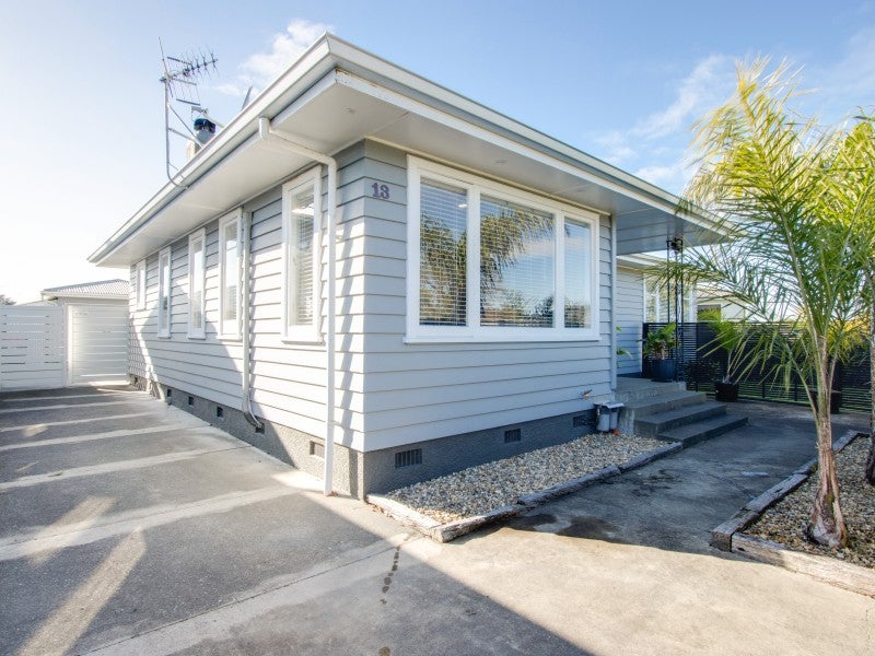 13 Trinity Crescent, Pirimai, Napier - Carousel 1